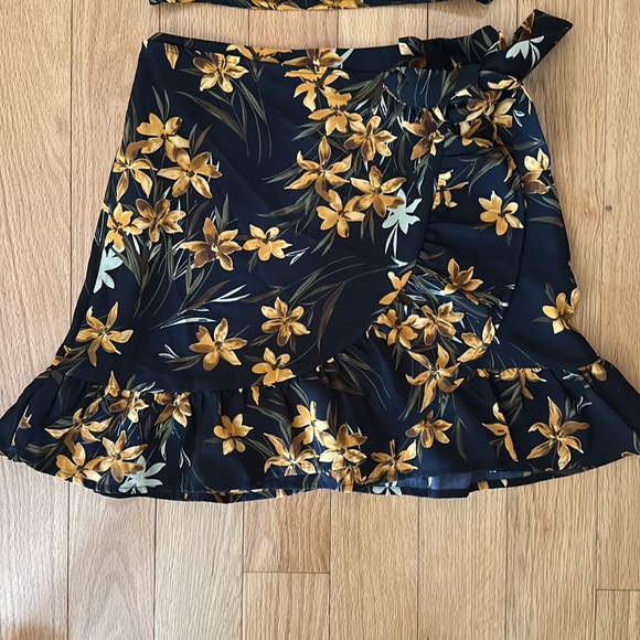 Pink Lily Skirt Set - Picture 2 of 6